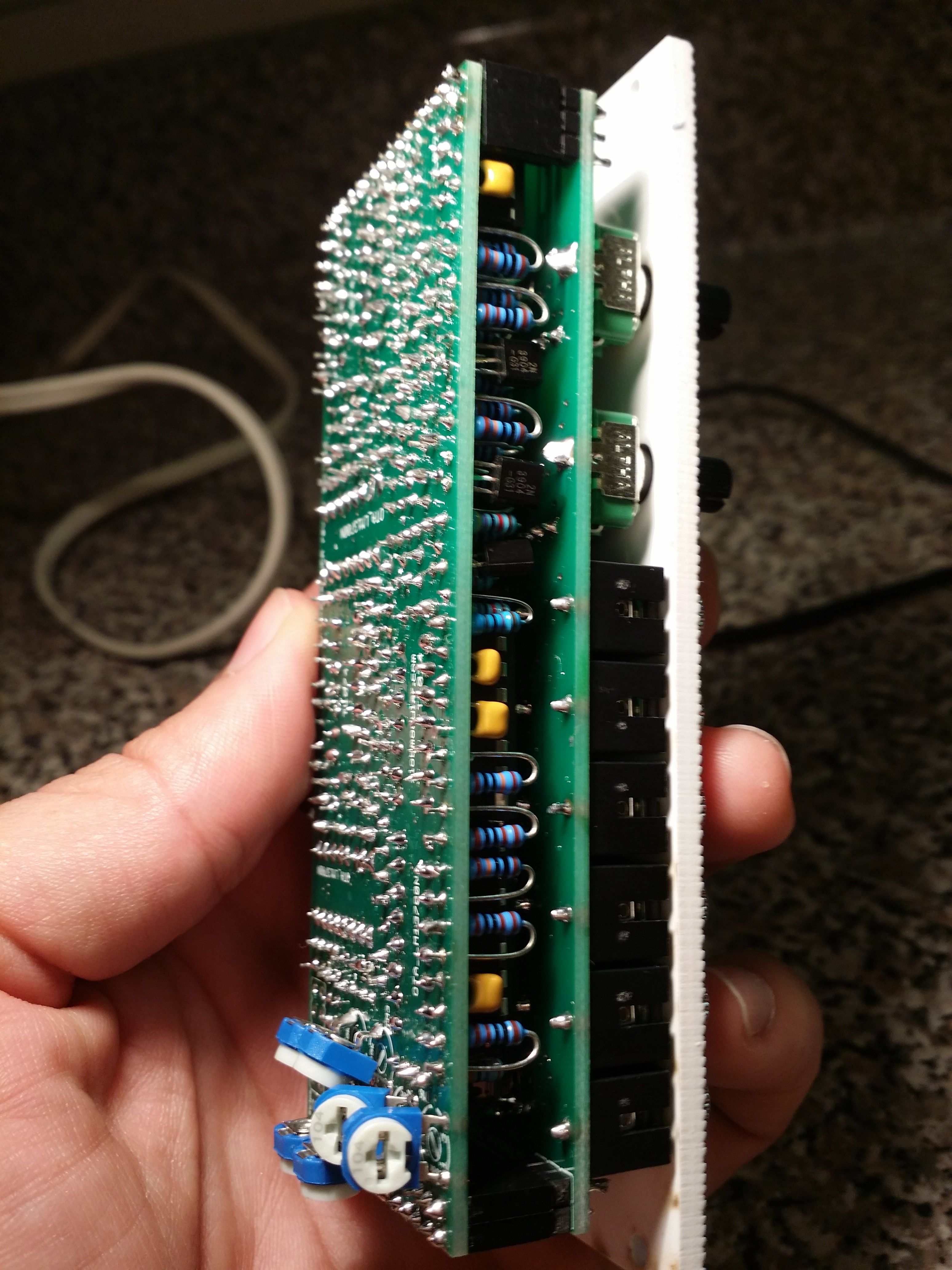 Packing 6 VCAs + mixer in an 8HP DIY Eurorack module